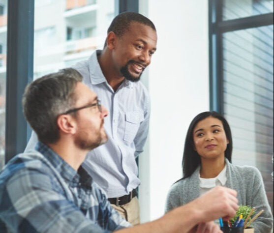 Cum să atragi talente de top folosind platformele online de recrutare